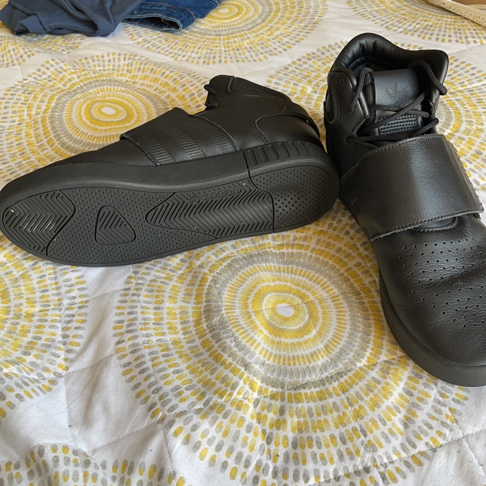 Shoes - Picture 2 of 3